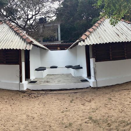 Upali Beach Surf Resort & Cafe Arugam Bay Exteriör bild